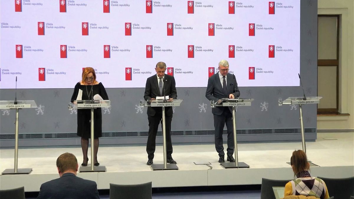 Tisková konference po jednání vlády